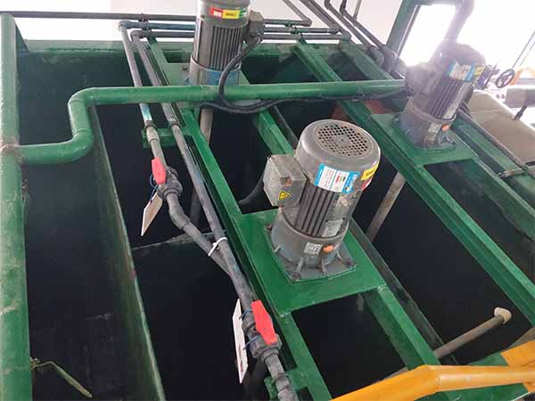 污水處理現(xiàn)場(chǎng) 污水處理現(xiàn)場(chǎng)