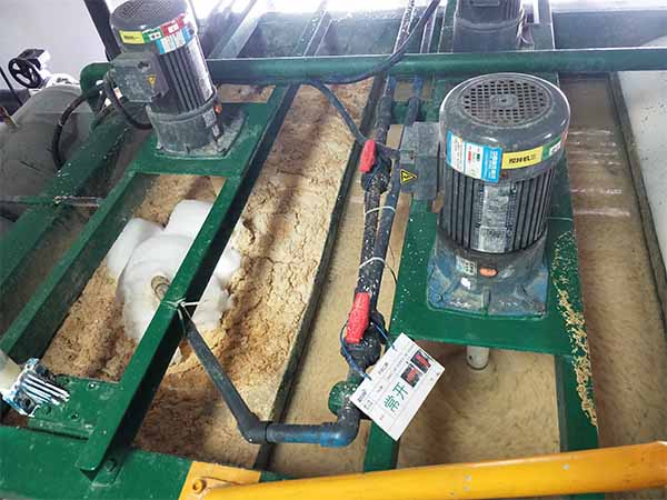 污水處理現(xiàn)場(chǎng) 污水處理現(xiàn)場(chǎng)